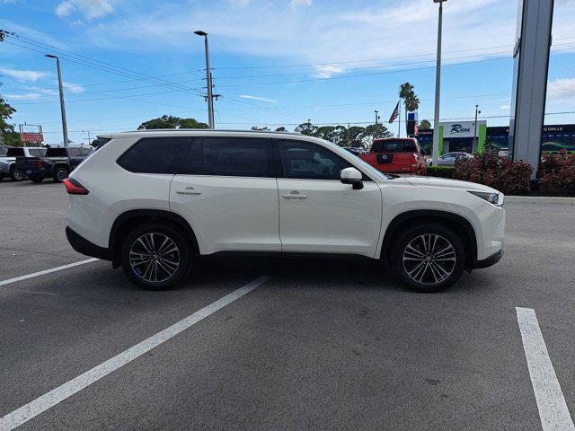 Photo of 2024 Coastal Cream Toyota Grand Highlander