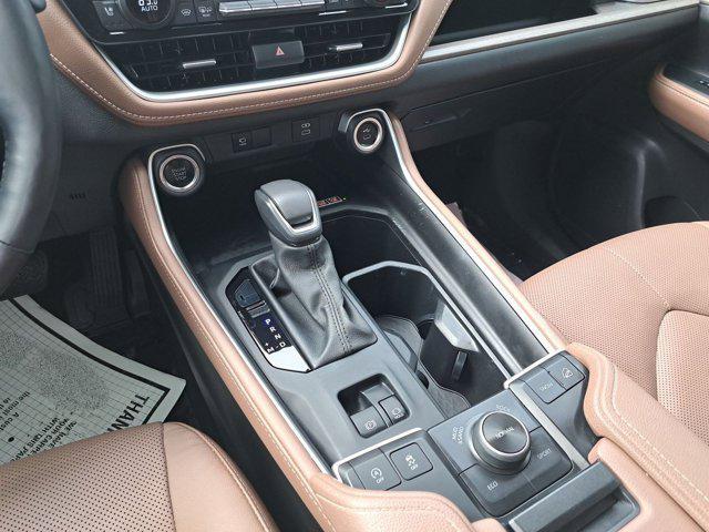 Photo of 2024 Coastal Cream Toyota Grand Highlander