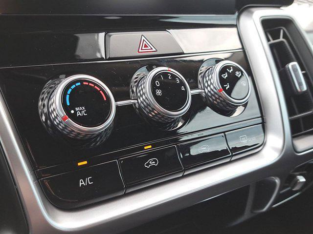 Photo of 2023 Everlasting Silver Kia Sorento