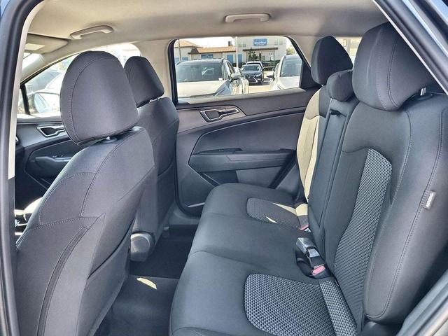 Photo of 2025 Gravity Gray Kia Sportage Hybrid