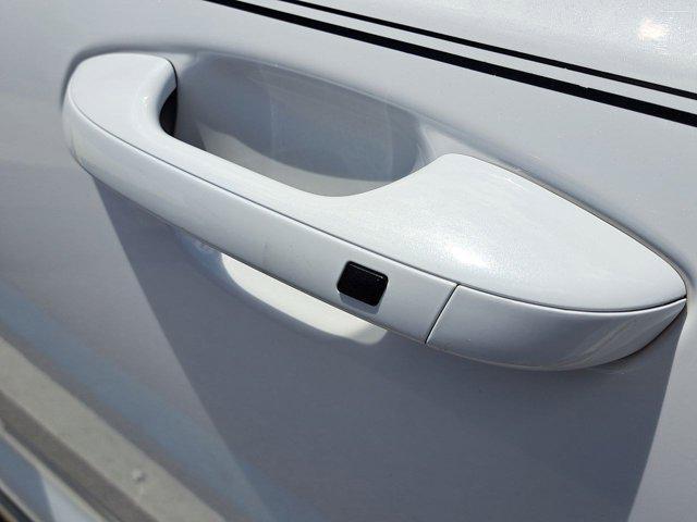 Photo of 2023 Glacial White Pearl Kia Telluride
