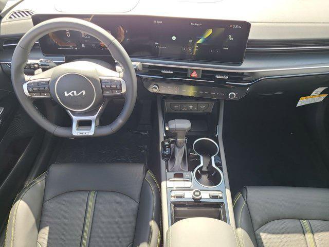 Photo of 2026 White Pearl Kia K5