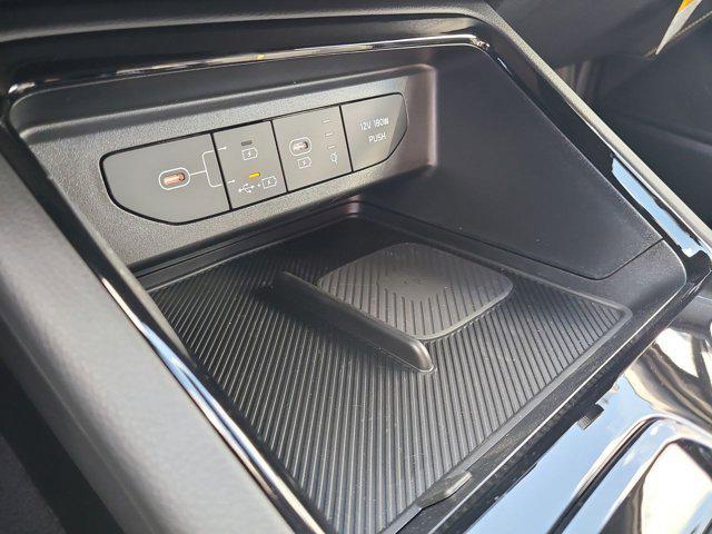 Photo of 2026 White Pearl Kia K5