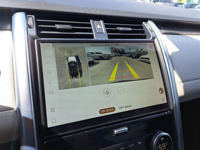 Photo of 2022 Hakuba Silver Metallic Land Rover Discovery