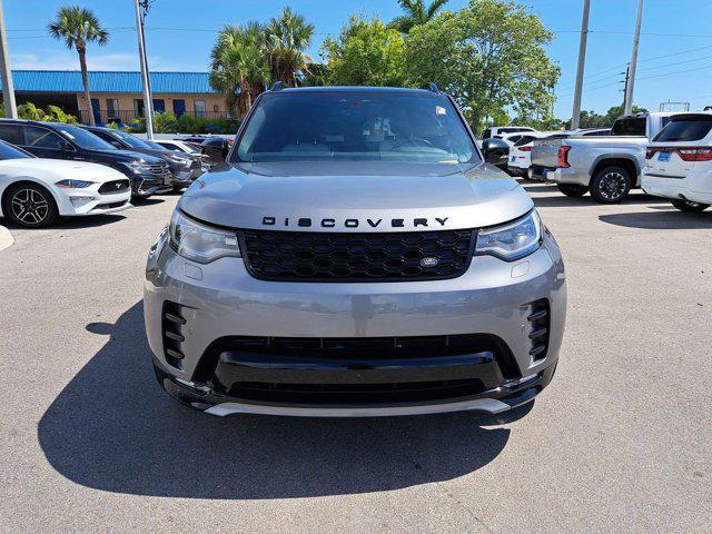 Photo of 2022 Hakuba Silver Metallic Land Rover Discovery