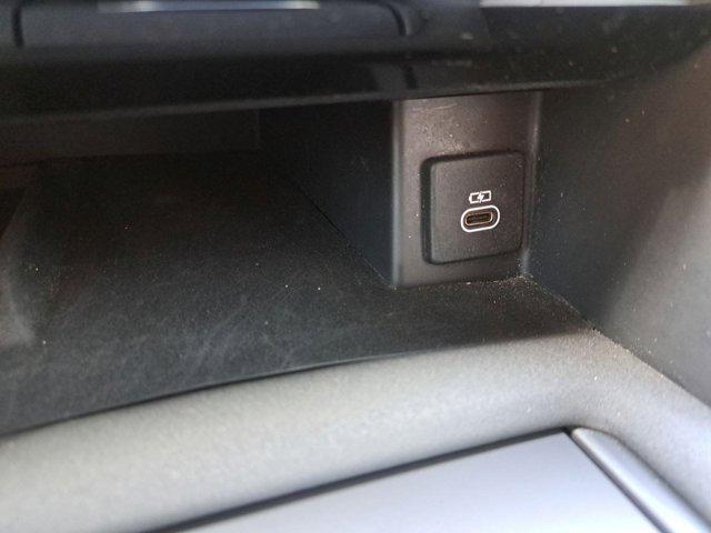 Photo of 2022 Hakuba Silver Metallic Land Rover Discovery