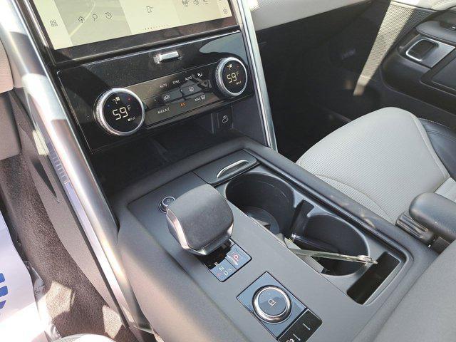 Photo of 2022 Hakuba Silver Metallic Land Rover Discovery