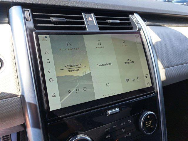 Photo of 2022 Hakuba Silver Metallic Land Rover Discovery