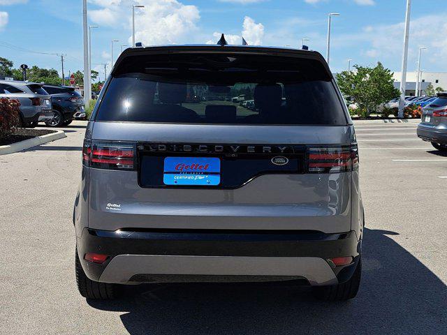 Photo of 2022 Hakuba Silver Metallic Land Rover Discovery