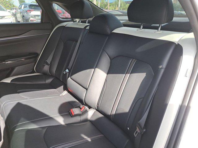 Photo of 2025 Snow White Pearl Kia K5