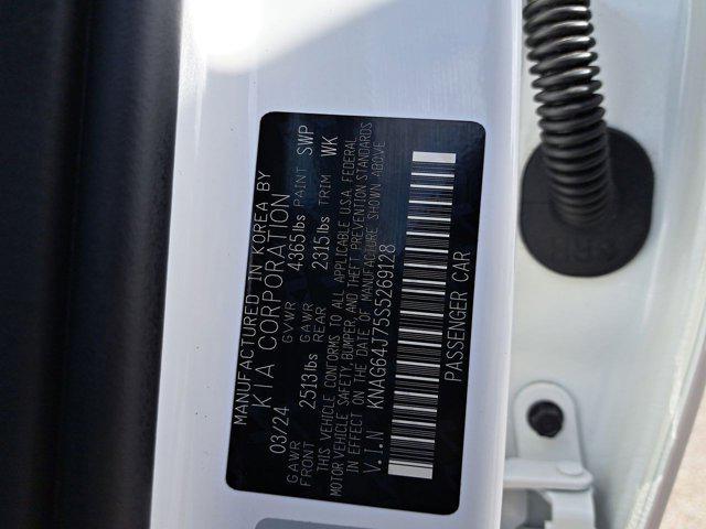 Photo of 2025 Snow White Pearl Kia K5
