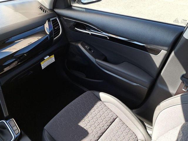 Photo of 2026 Snow White Pearl Kia Seltos