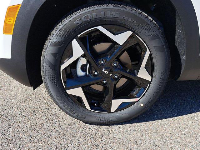 Photo of 2026 Snow White Pearl Kia Seltos