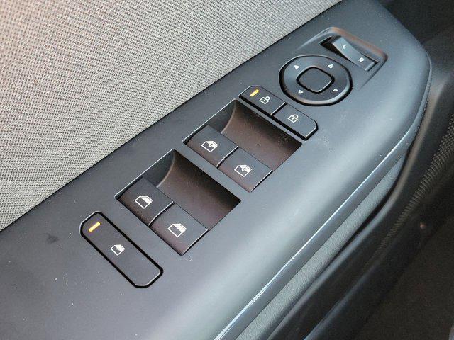 Photo of 2025 White Pearl Kia K4