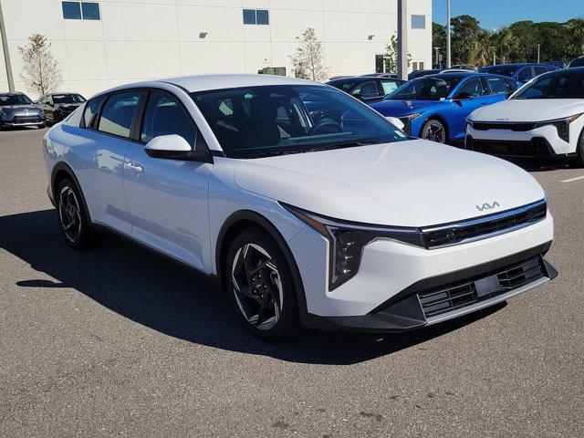 Photo of 2025 White Pearl Kia K4