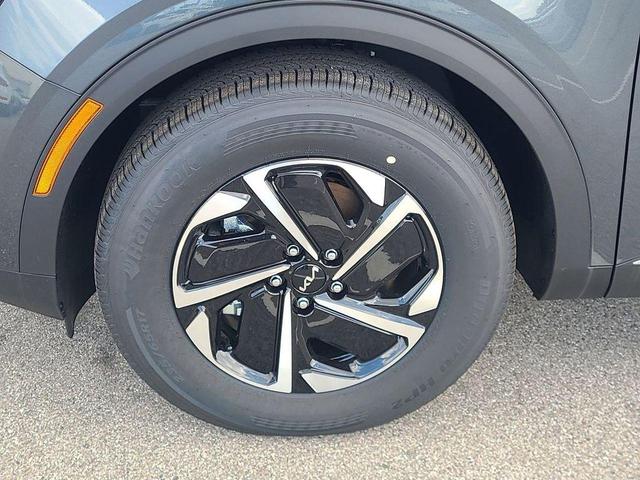 Photo of 2025 Gravity Gray Kia Sportage Hybrid