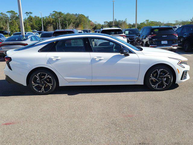 Photo of 2025 White Pearl Kia K5