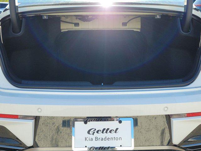 Photo of 2025 White Pearl Kia K5