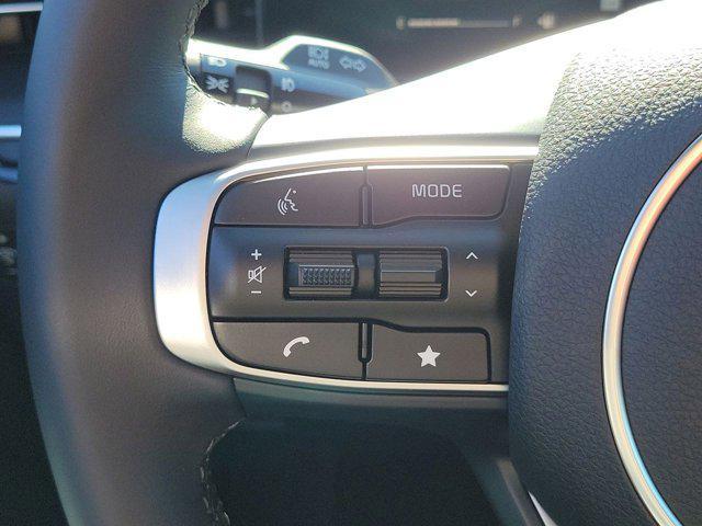 Photo of 2025 White Pearl Kia K5