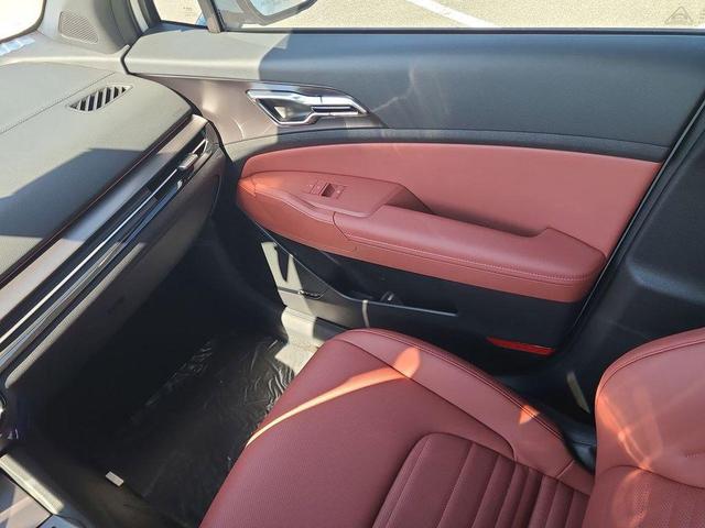 Photo of 2026 Snow White Pearl Kia Sportage Hybrid