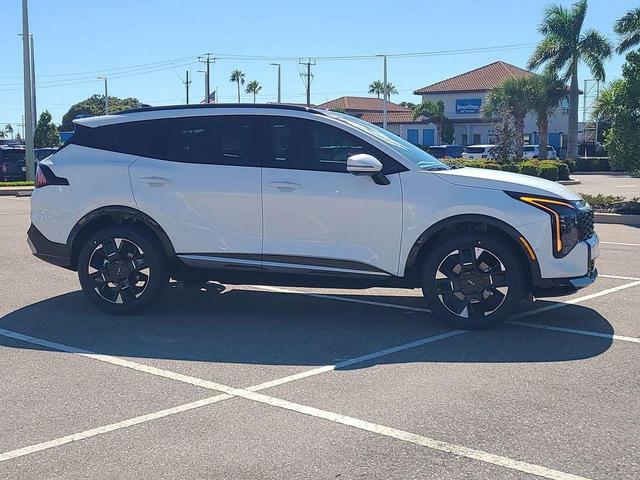 Photo of 2026 Snow White Pearl Kia Sportage Hybrid