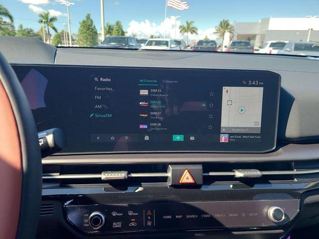 Photo of 2026 Snow White Pearl Kia Sportage Hybrid