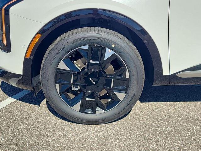 Photo of 2026 Snow White Pearl Kia Sportage Hybrid