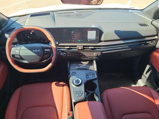 Photo of 2026 Snow White Pearl Kia Sportage Hybrid