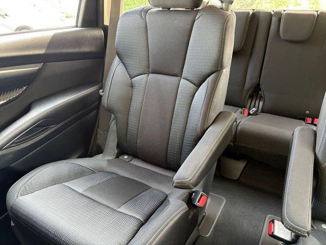 Photo of 2024 Crystal White Pearl Subaru Ascent
