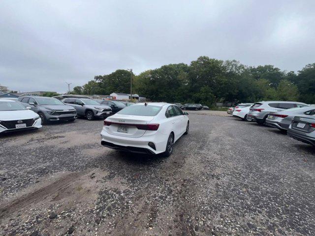 Photo of 2024 Snow White Pearl Kia Forte