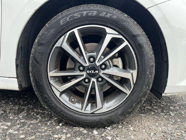 Photo of 2024 Snow White Pearl Kia Forte