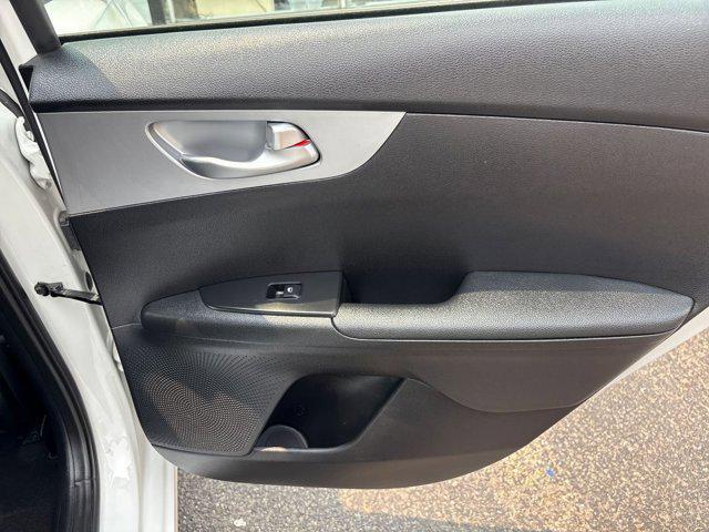 Photo of 2023 Snow White Pearl Kia Forte