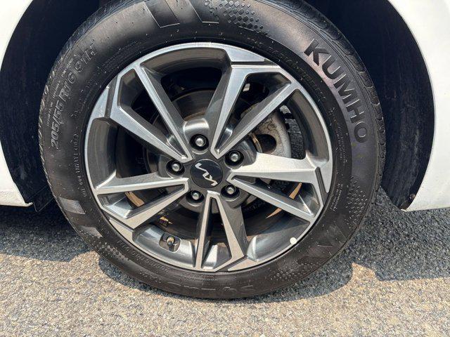 Photo of 2023 Snow White Pearl Kia Forte