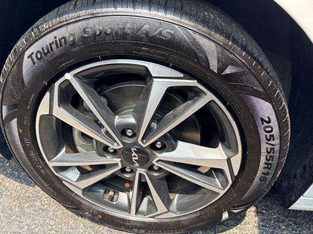 Photo of 2023 Snow White Pearl Kia Forte
