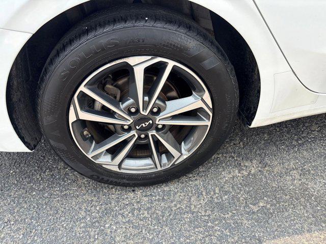 Photo of 2023 Snow White Pearl Kia Forte