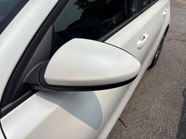 Photo of 2023 Snow White Pearl Kia Forte