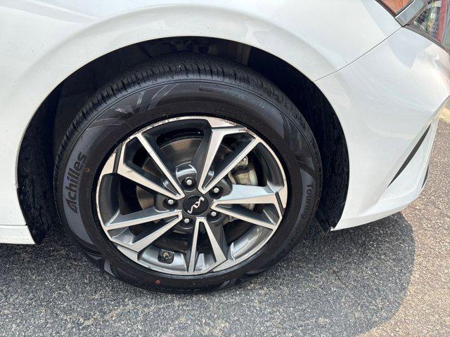 Photo of 2023 Snow White Pearl Kia Forte