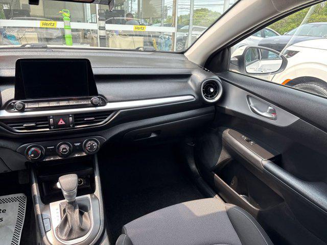 Photo of 2023 Snow White Pearl Kia Forte