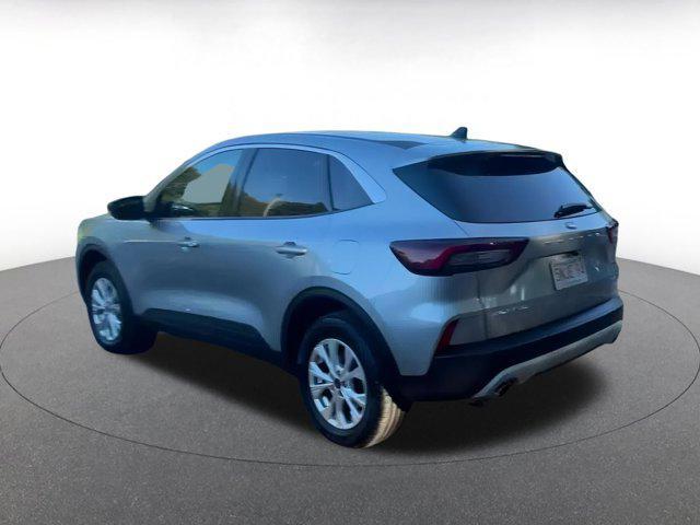 Photo of 2024 Iconic Silver Metallic Ford Escape