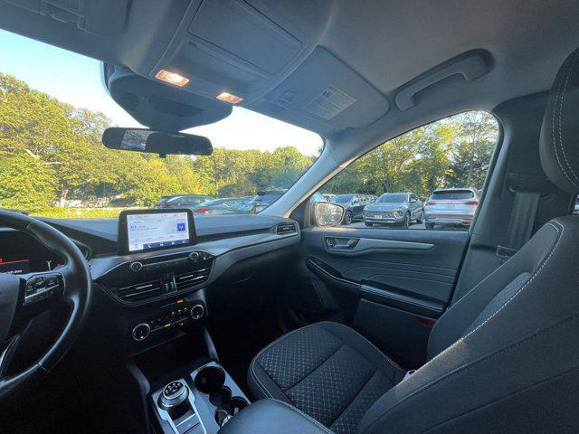 Photo of 2024 Iconic Silver Metallic Ford Escape