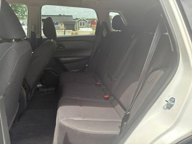 Photo of 2024 Glacier White Nissan Rogue