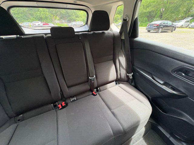 Photo of 2024 Glacier White Nissan Rogue