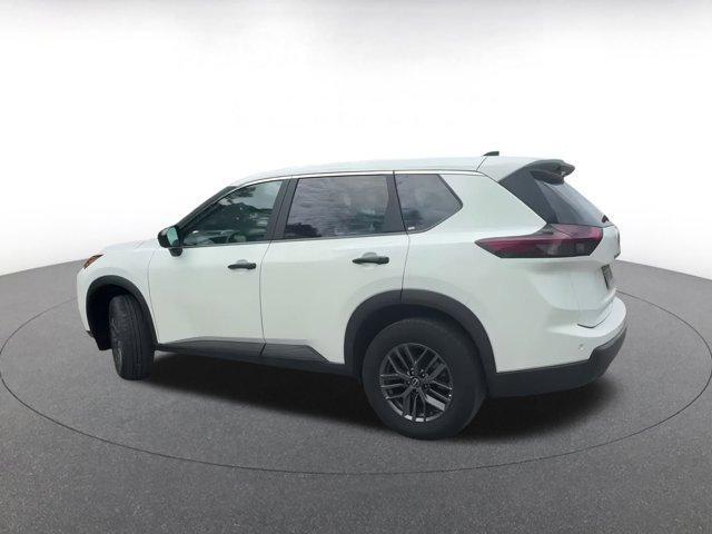 Photo of 2024 Glacier White Nissan Rogue