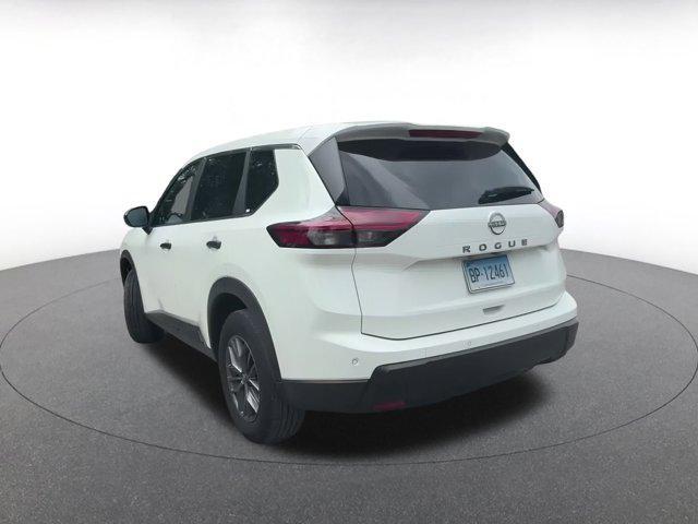 Photo of 2024 Glacier White Nissan Rogue