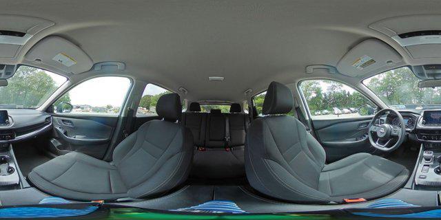 Photo of 2024 Glacier White Nissan Rogue