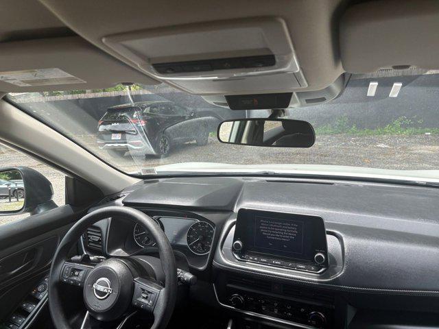 Photo of 2024 Glacier White Nissan Rogue