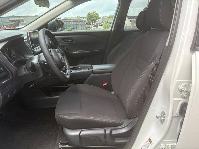 Photo of 2024 Glacier White Nissan Rogue