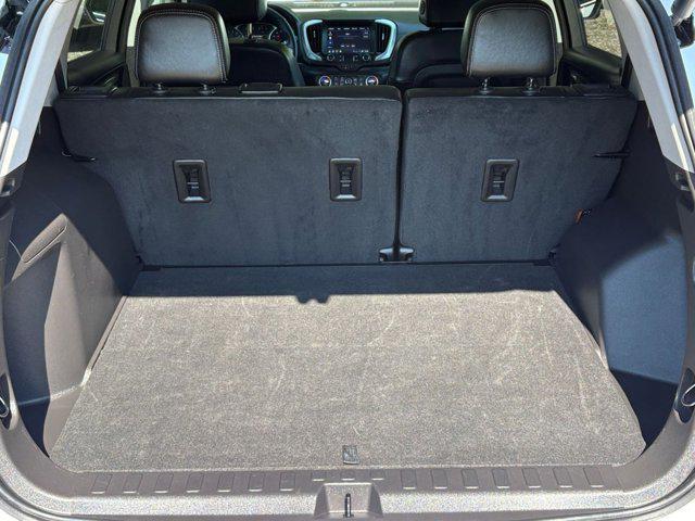 Photo of 2024 Summit White GMC Terrain