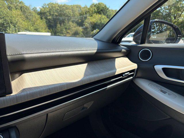 Photo of 2024 Carbon Blue Hyundai SONATA Hybrid