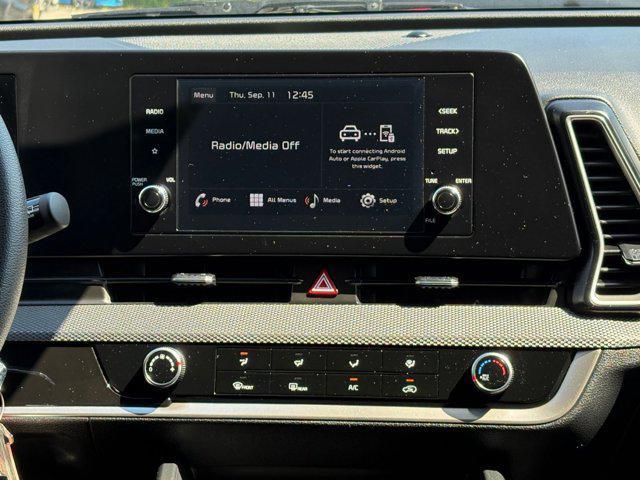 Photo of 2024 Snow White Pearl Kia Sportage